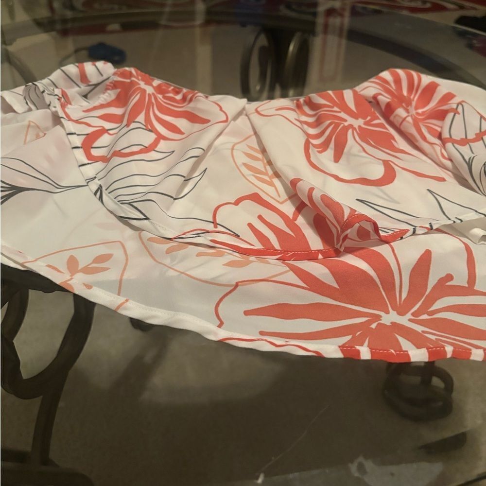 Floral tube top w ruffle detail